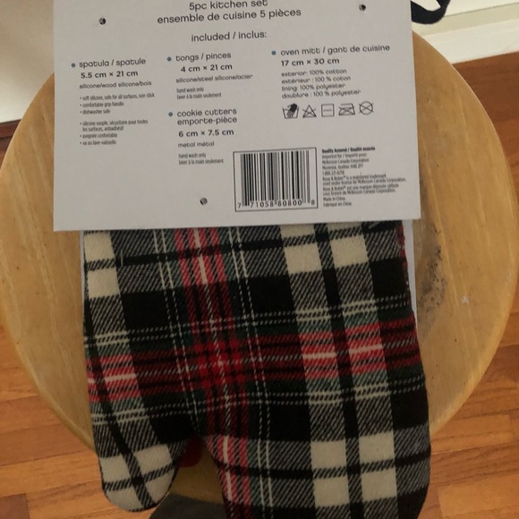 Rose & Roblin 5 pc Christmas Kitchen Set-New - Picture 2 of 3